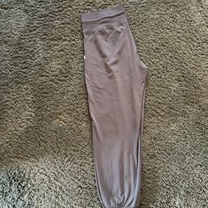 Vuori women’s joggers olive green size XL